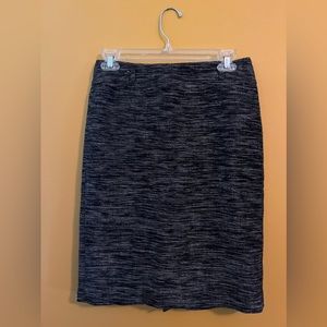 Timeless Ann Taylor black and white pencil, skirt. Size 0
